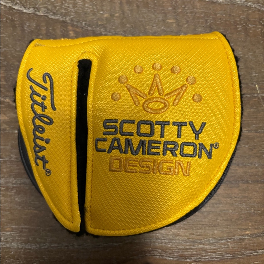 Titleist Scotty Cameron Yellow Putter Cover - Picture 2 of 4